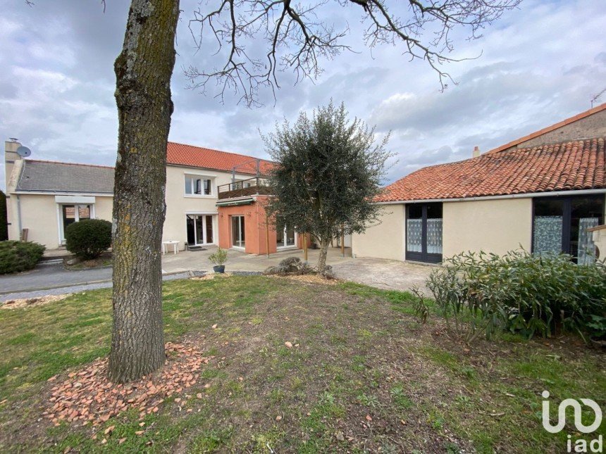 Maison 5 pièces de 436 m² à LE MARILLAIS (49410)
