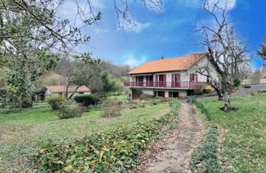 Traditional house 5 rooms of 143 m² in Nouaillé-Maupertuis (86340)