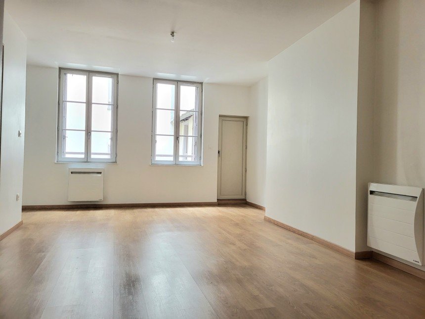 Apartment 3 rooms of 70 m² in Tulle (19000)