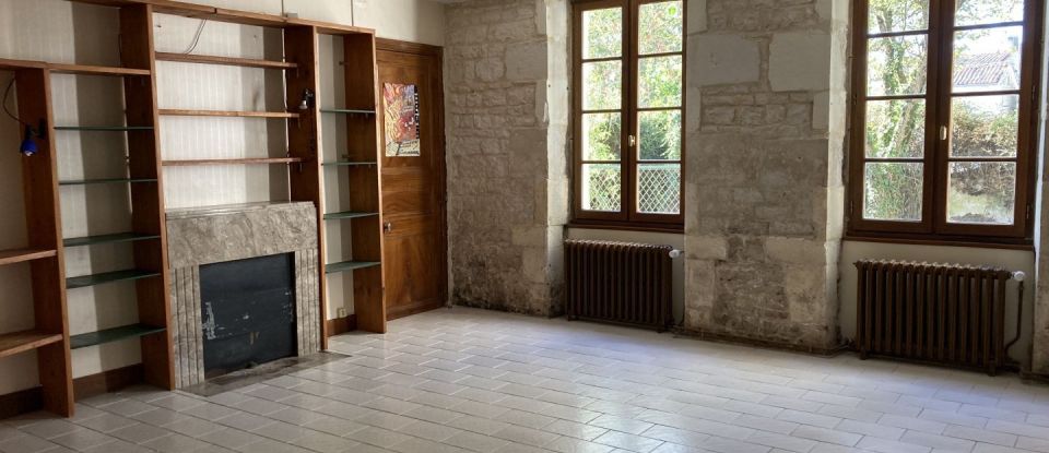 House 5 rooms of 172 m² in Saint-Mard (17700)
