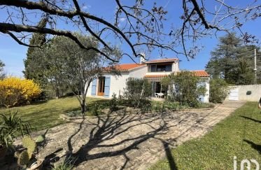 House 3 rooms of 130 m² in Valréas (84600)