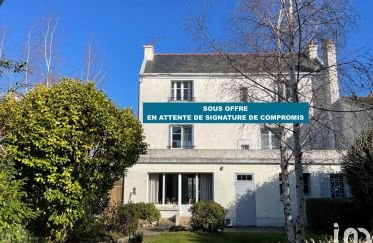 House 6 rooms of 196 m² in Lorient (56100)