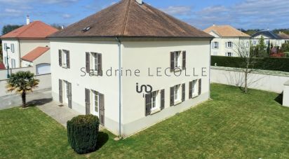 House 6 rooms of 223 m² in Bailly-Romainvilliers (77700)