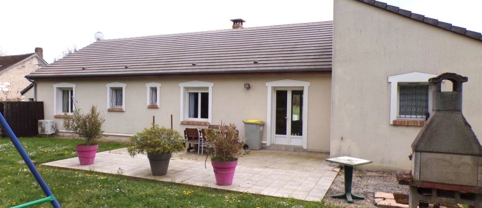Maison 5 pièces de 115 m² à Montacher-Villegardin (89150)