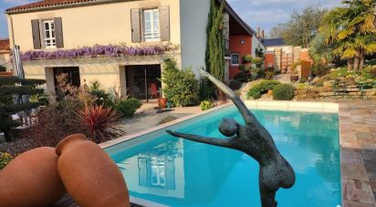 Mansion 10 rooms of 220 m² in Fontenay-le-Comte (85200)