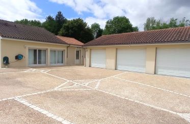 House 6 rooms of 225 m² in Saint-Just-le-Martel (87590)