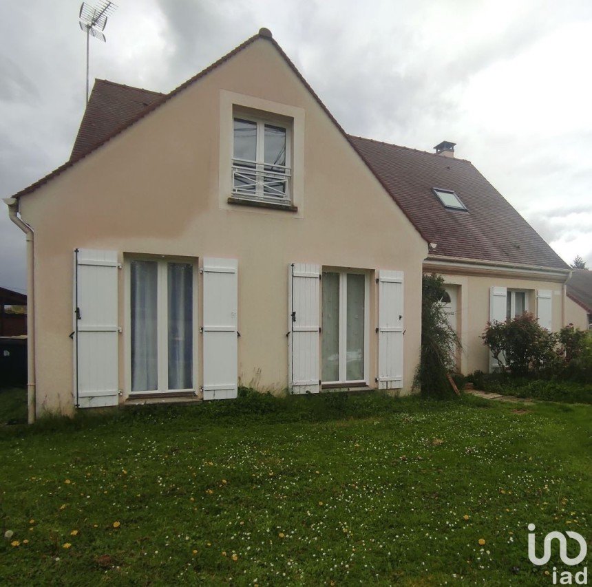 House 6 rooms of 137 m² in Mons-en-Montois (77520)