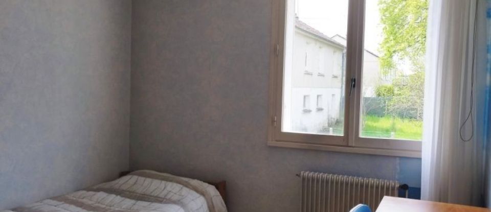 House 4 rooms of 90 m² in Sancoins (18600)