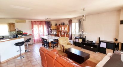 House 4 rooms of 106 m² in Cuers (83390)