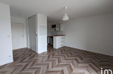 Apartment 2 rooms of 44 m² in Saint-Seurin-sur-l'Isle (33660)