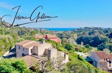 House 5 rooms of 94 m² in Cavalaire-sur-Mer (83240)