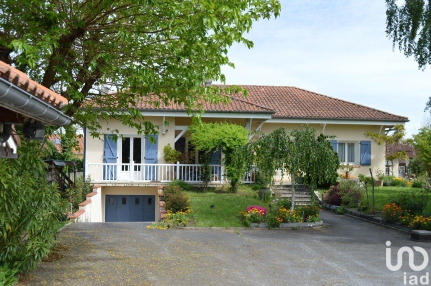 House 4 rooms of 110 m² in Vic-en-Bigorre (65500)
