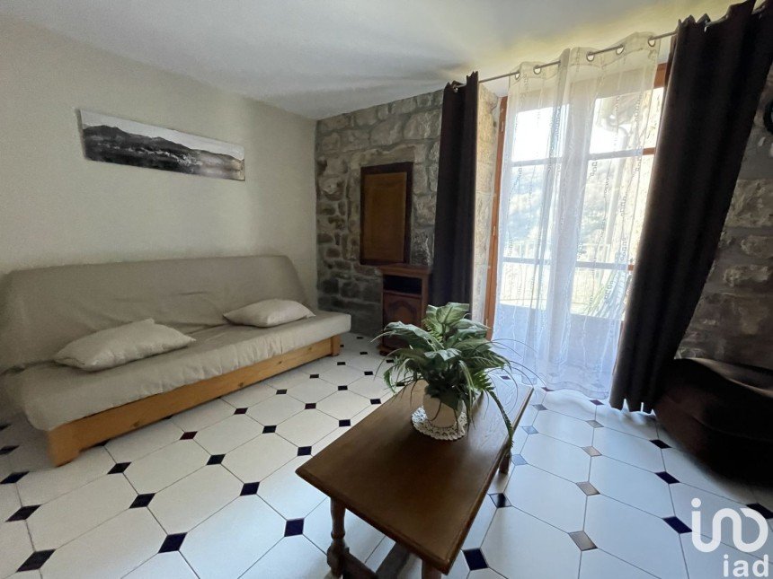 Maison 11 pièces de 750 m² à Antraigues-sur-Volane (07530)