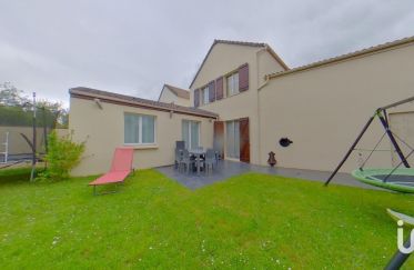 House 6 rooms of 110 m² in Lieusaint (77127)