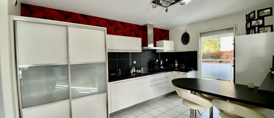 Appartement 4 pièces de 105 m² à Saint-Priest-en-Jarez (42270)