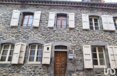 Town house 10 rooms of 214 m² in Mauriac (15200)