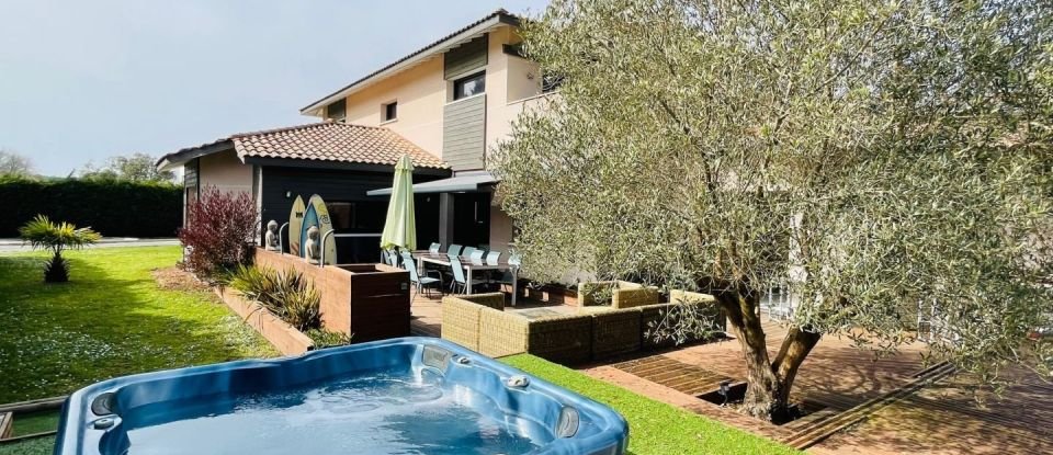 House 12 rooms of 400 m² in Messanges (40660)
