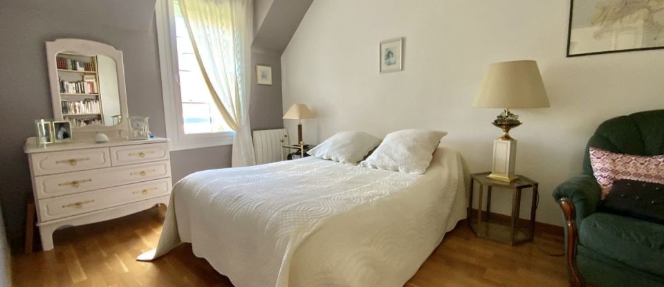 House 5 rooms of 132 m² in Marolles-en-Brie (94440)
