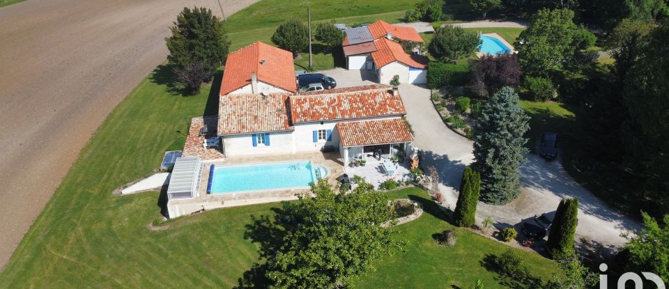 House 6 rooms of 250 m² in Condéon (16360)