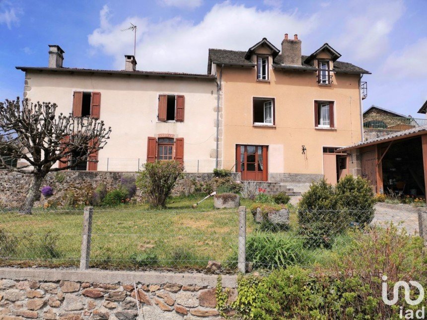 House 8 rooms of 188 m² in Vitrac (15220)