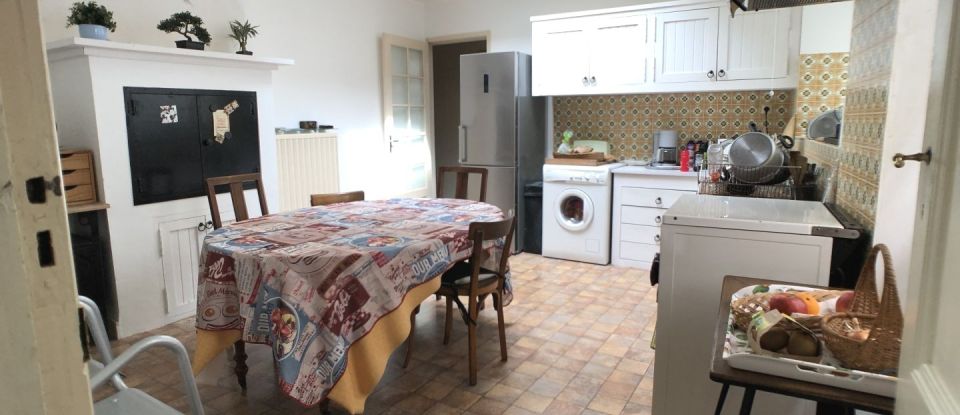House 6 rooms of 129 m² in Lesparre-Médoc (33340)