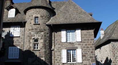 House 2 rooms of 130 m² in Vic-sur-Cère (15800)