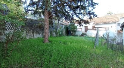 House 4 rooms of 140 m² in Chabanais (16150)