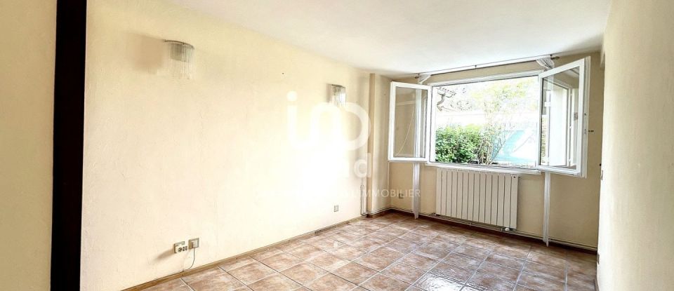 House 7 rooms of 163 m² in Chassieu (69680)