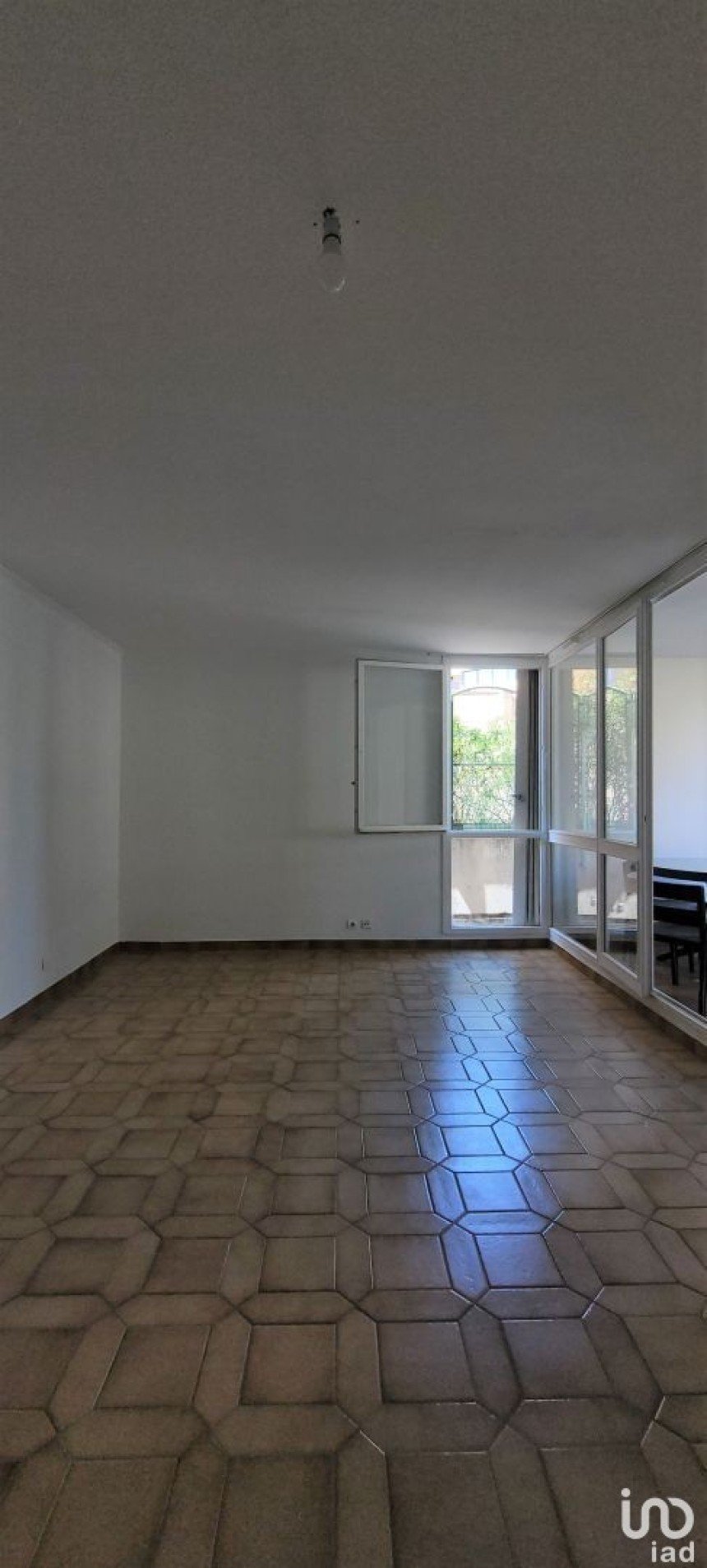Apartment 3 rooms of 67 m² in Carros (06510)