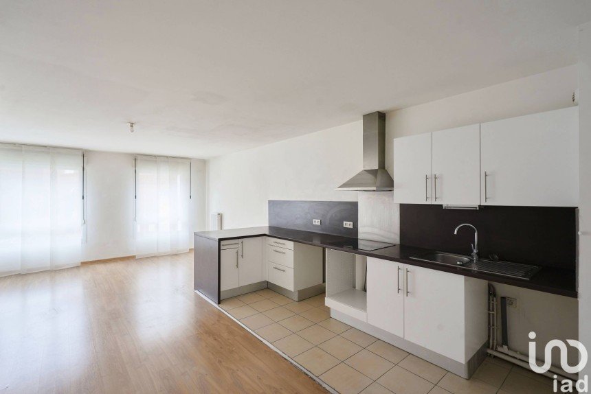 Apartment 3 rooms of 75 m² in HELLEMMES LILLE (59260)