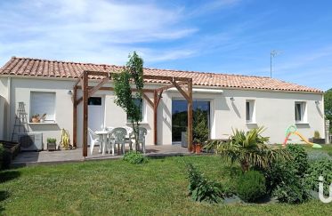 House 4 rooms of 98 m² in Longèves (85200)