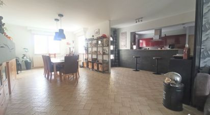 House 9 rooms of 200 m² in Quintin (22800)