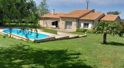 House 5 rooms of 215 m² in Aiguefonde (81200)
