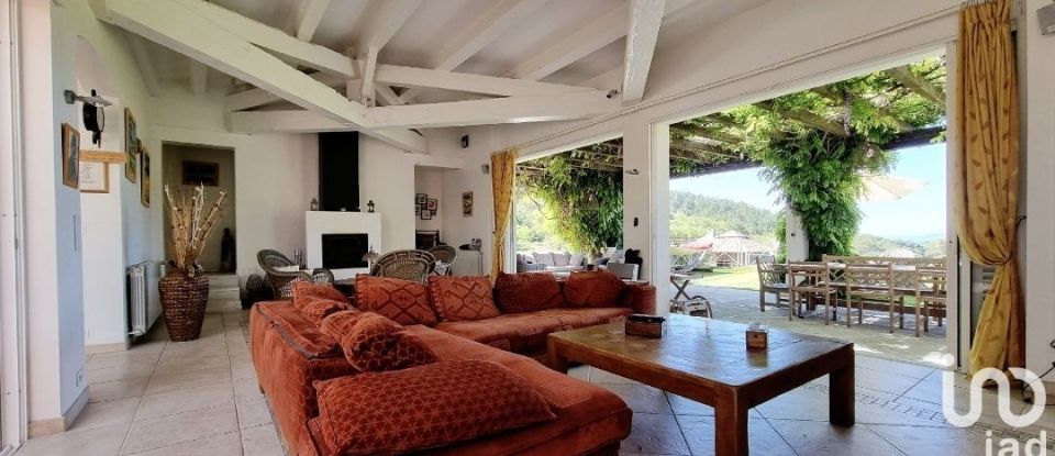 House 8 rooms of 400 m² in La Croix-Valmer (83420)