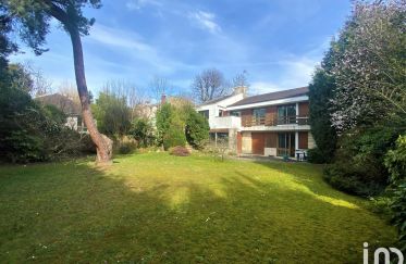 House 6 rooms of 223 m² in Vaucresson (92420)