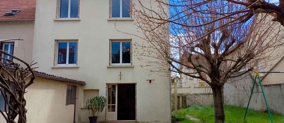 House 8 rooms of 134 m² in Montluçon (03100)
