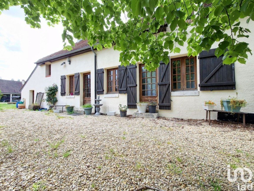 House 8 rooms of 175 m² in Saint-Firmin-sur-Loire (45360)