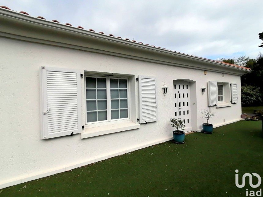 House 6 rooms of 195 m² in Saint-Jean-de-Monts (85160)