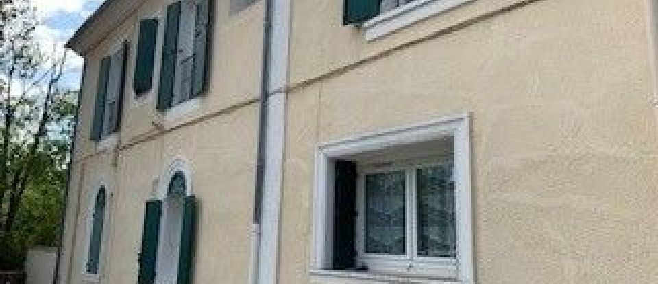 Maison 11 pièces de 226 m² à Gréoux-les-Bains (04800)