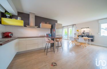 Apartment 3 rooms of 75 m² in Sainte-Ruffine (57130)