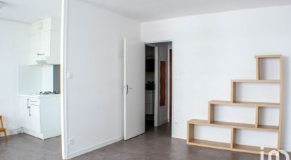 Apartment 1 room of 33 m² in La Rochelle (17000)