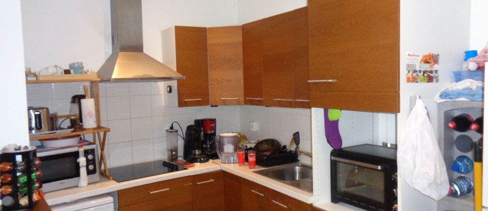 Apartment 3 rooms of 70 m² in Lardy (91510)