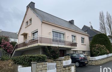 House 9 rooms of 125 m² in Pont-de-Buis-lès-Quimerch (29590)