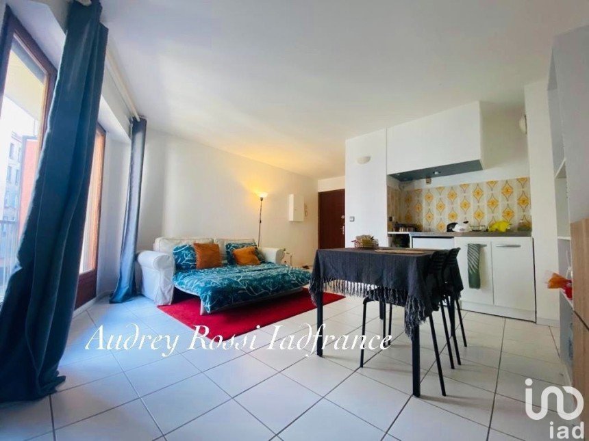Apartment 1 room of 25 m² in Toulon (83000)