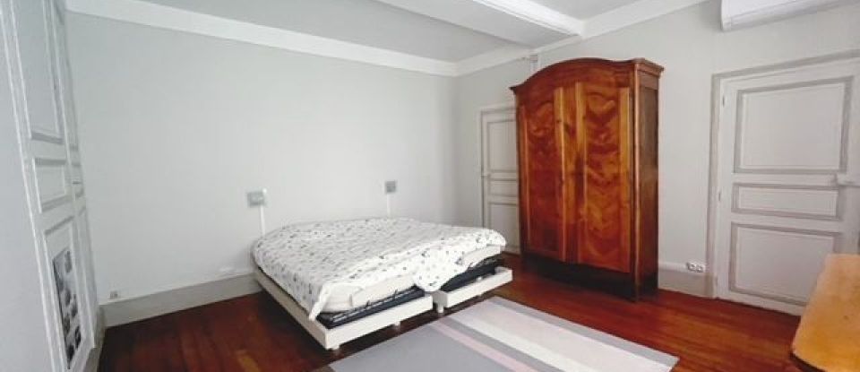 House 8 rooms of 231 m² in Montargis (45200)