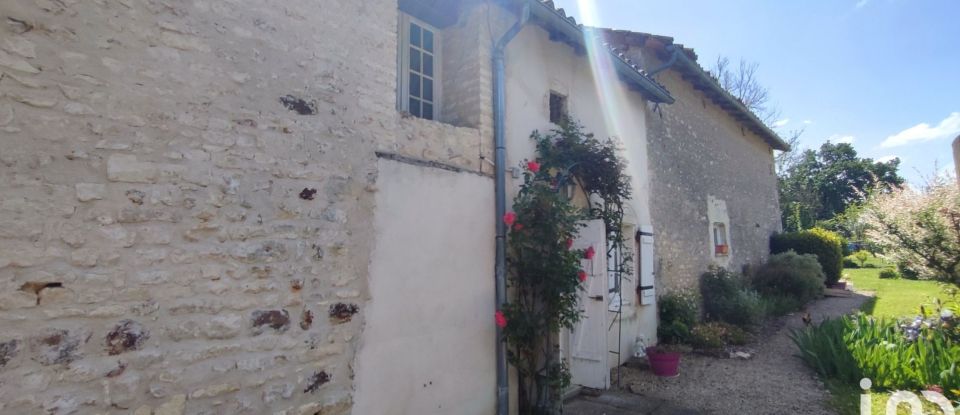 Maison 5 pièces de 168 m² à Usson-du-Poitou (86350)