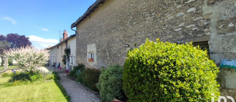 Maison 5 pièces de 168 m² à Usson-du-Poitou (86350)