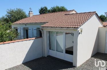 House 3 rooms of 54 m² in Landevieille (85220)