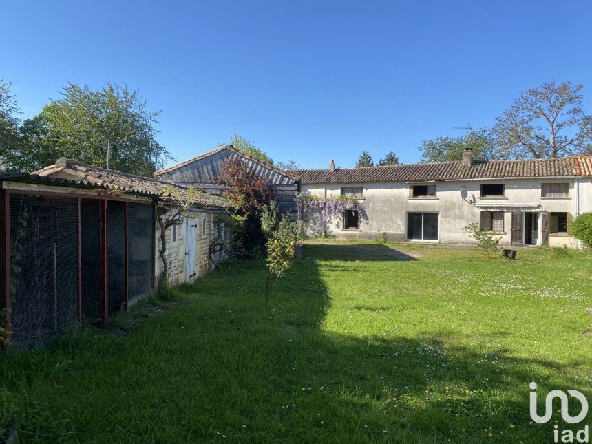 Maison 4 pièces de 130 m² à Clussais-la-Pommeraie (79190)