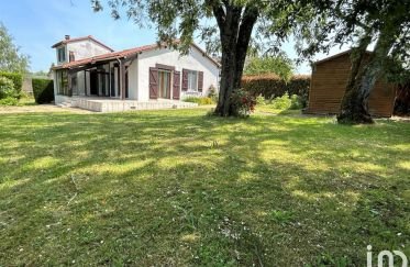 House 5 rooms of 123 m² in Parthenay (79200)